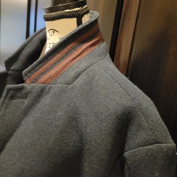 Men's Coat Buttoned Size Large Slim Fit With Zip up Liner that's Waterproof $695 - Picture 2 of 13